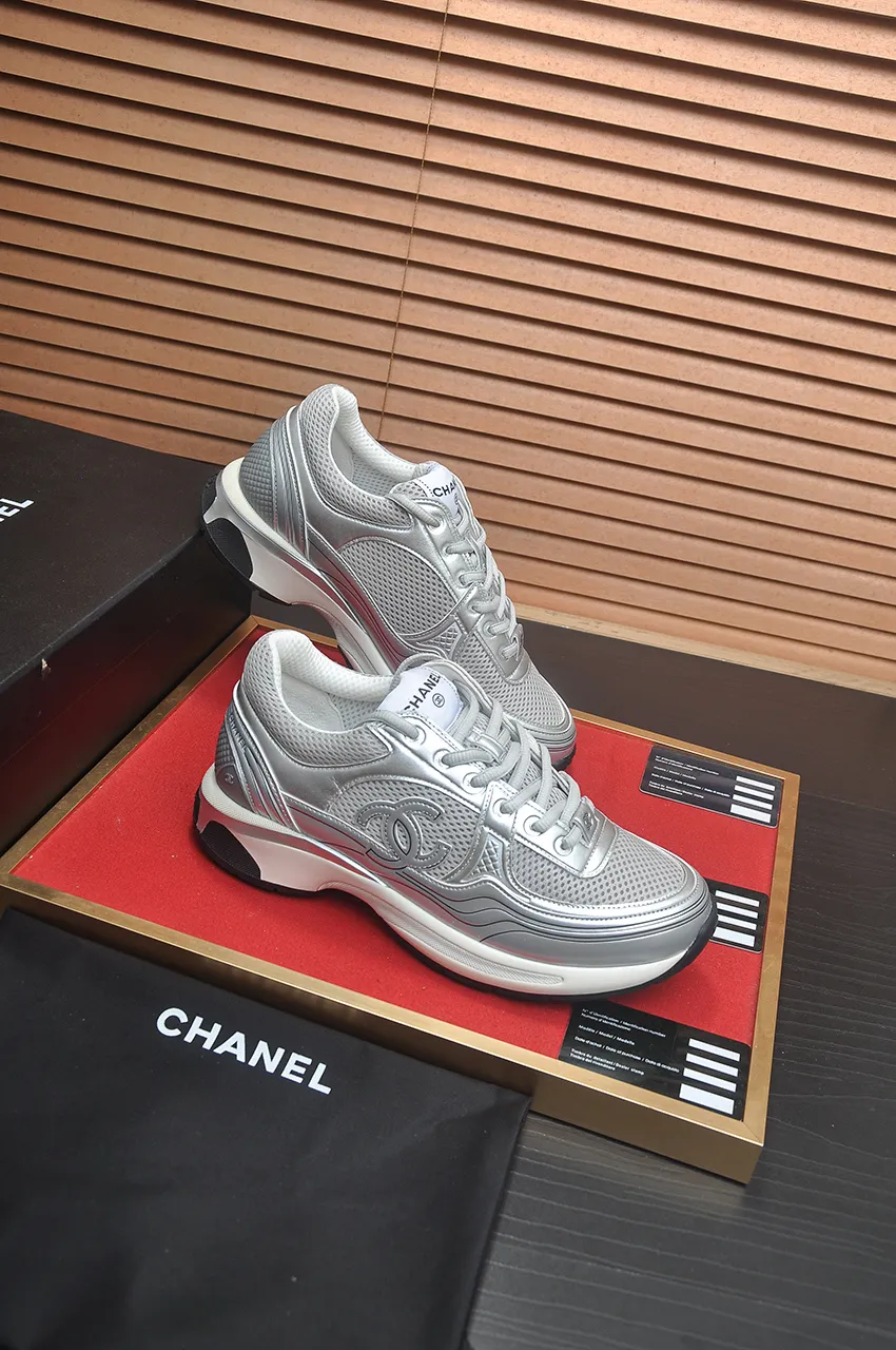 Men's shoes 💰600💶【CHANEL】(Chanel couple's model)👩‍❤️‍💋‍👨The latest all-season shoes🔥🔥The ultimate derivative model. Not only are you more fashionable on your feet, but wearing flat shoes can also lengthen your overall body shape ~ "Features" The simple upper is paired with conspicuous small fragrant cloth strips, which is fashionable and high-end. 💕💕Selected Chanel fabric for the upper, comfortable and soft fabric lining available in 5 colors 🐎Size: (women's 35-39, customized 40. Men's 38-44, customized 45)